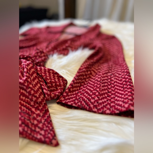 Wrap Dress Belted 70’s style Point Collar V Neck 3/4 Sleeve Red Printed Size S - Picture 7 of 8